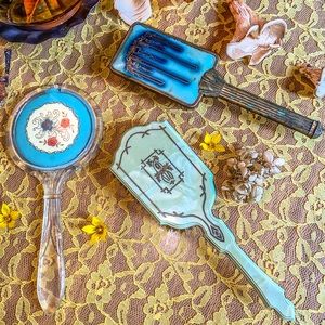 Exquisite Vintage Hairbrushes and Hand Mirror Set - Ideal for Vanity Display 🪞✨